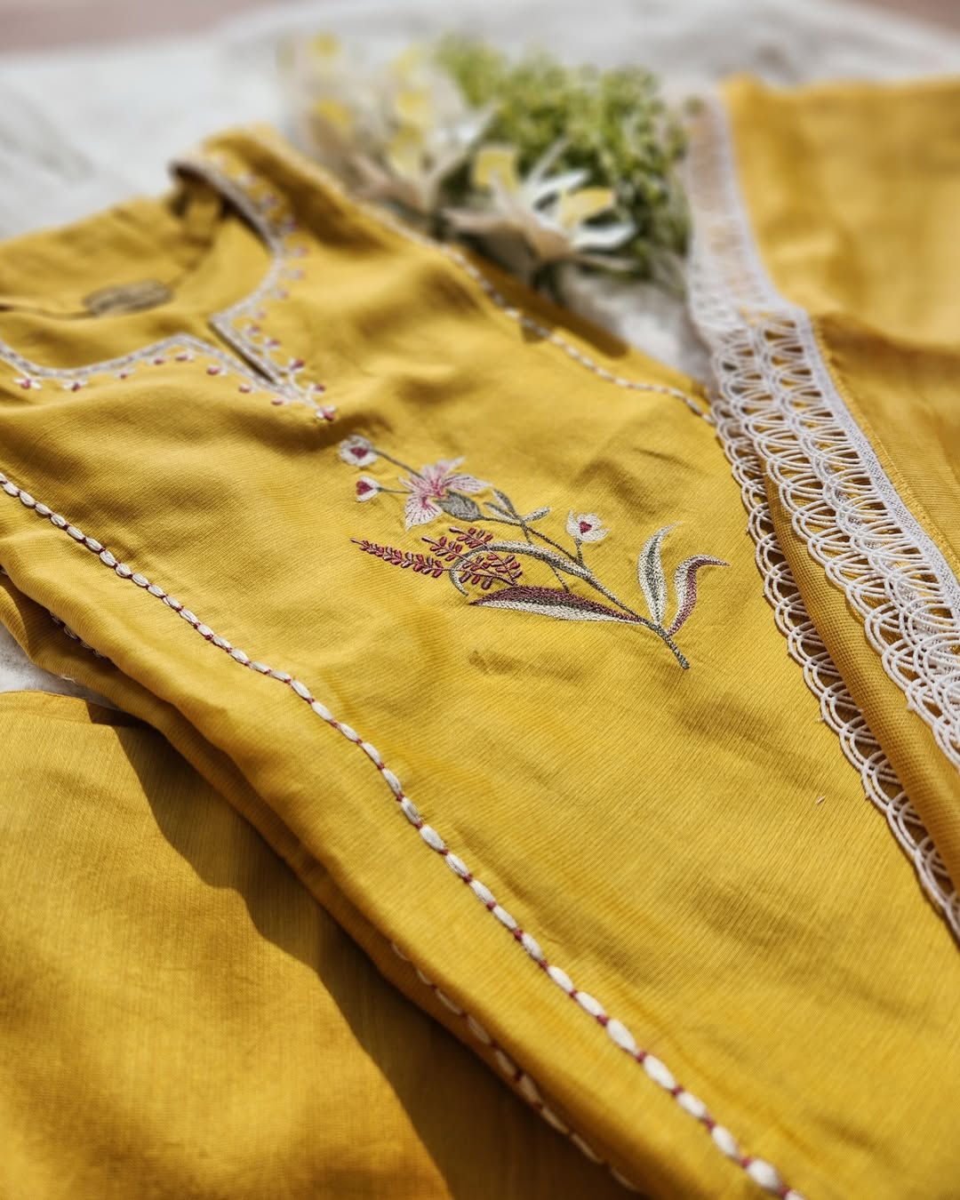 Sunehri Gul Suit Set